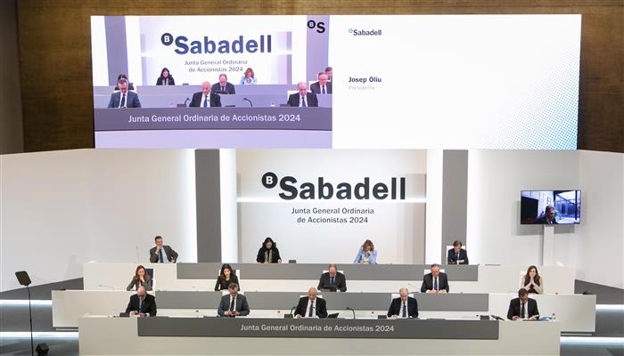 Josep Oliu: “Banc Sabadell ha tancat el millor any de la seva història i el 2024 serà el de la consolidació del seu model de negoci”